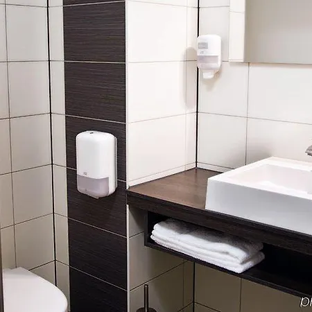 De Naaldhof 4*