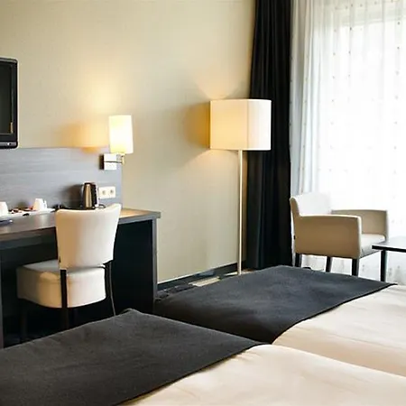 De Naaldhof 4* أوس