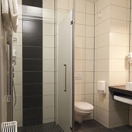 De Naaldhof فندق 4*